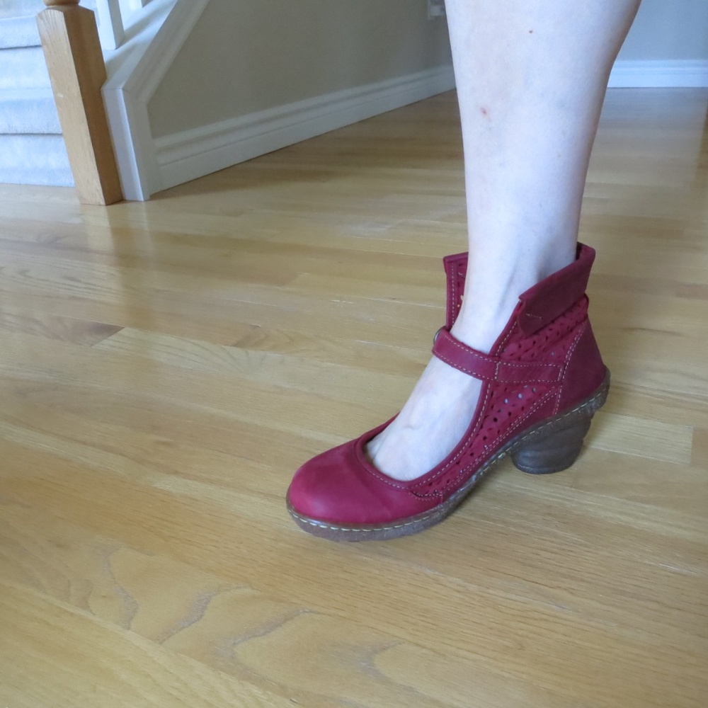 El Naturalista Women's N767 Ankle-Strap Pump